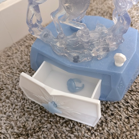FROZEN **jewelry box** - Picture 2 of 4